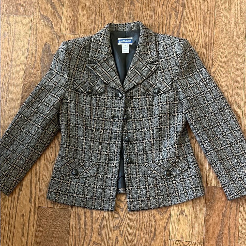 Stunning vintage Pendleton Women's Petite Gray Plaid Tweed Suit Jacket